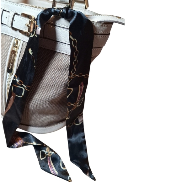 Michael Kors EUC Crossbody - Picture 8 of 9